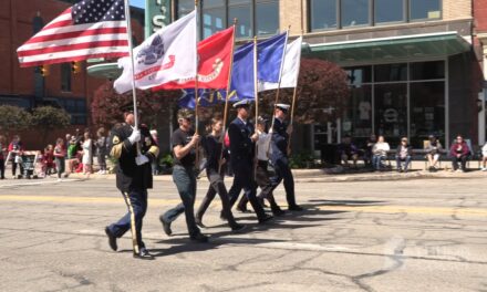 Patriotic Parade Honors Fallen Veterans