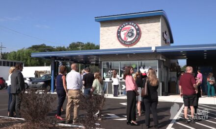 7 Brew Opening Draws Enthusiastic Crowd